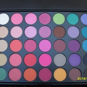 EYESHADOW PALETTE